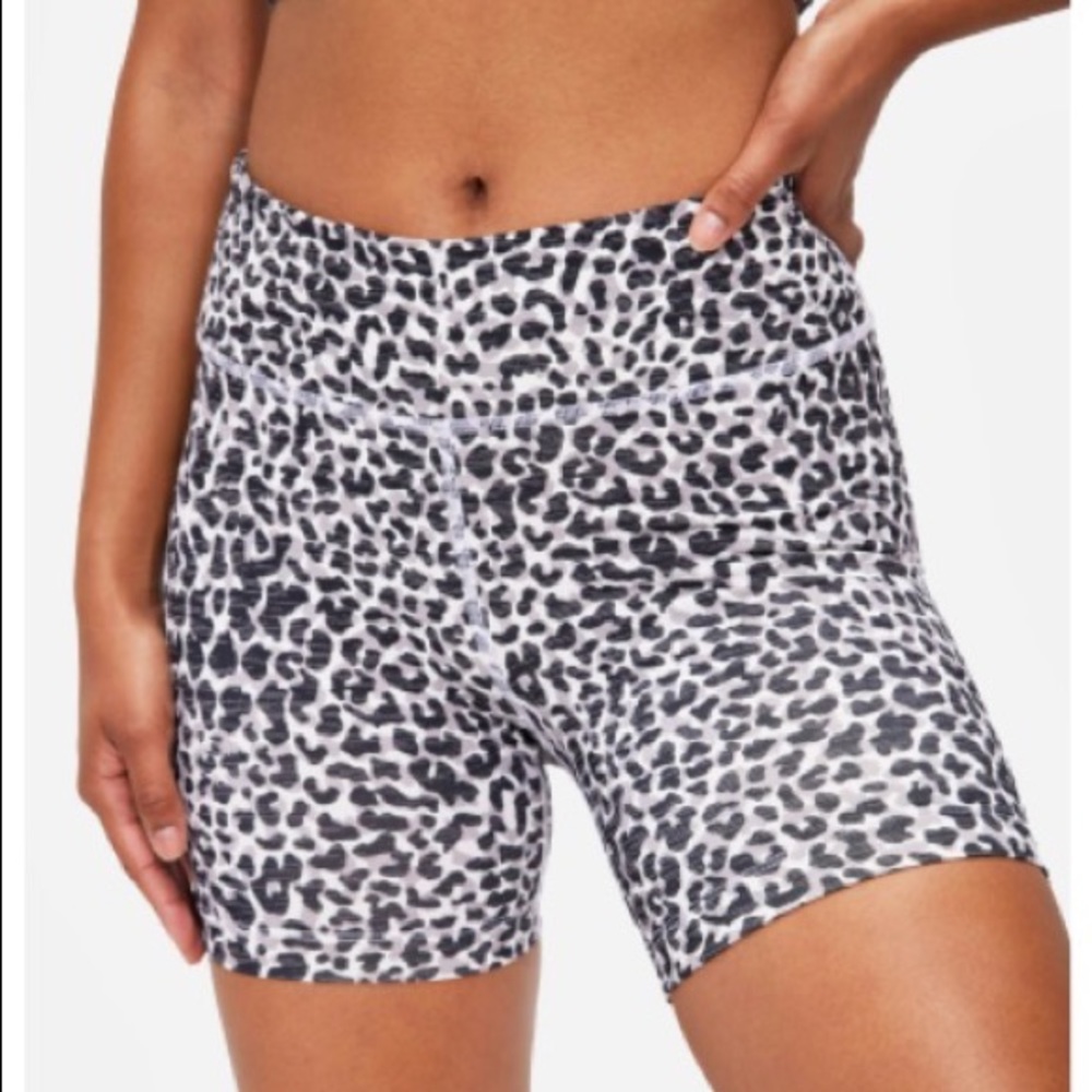 Outdoor Voices Flex Short 5" - Snow Leopard Print